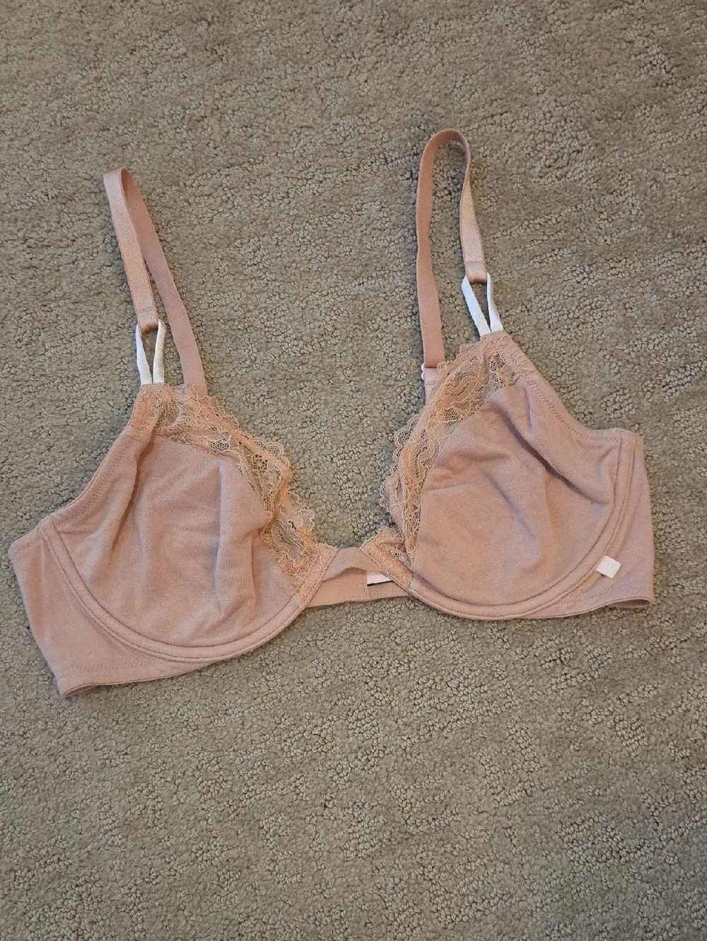 VS Classic Lace-Trim Underwire Bra in Blush